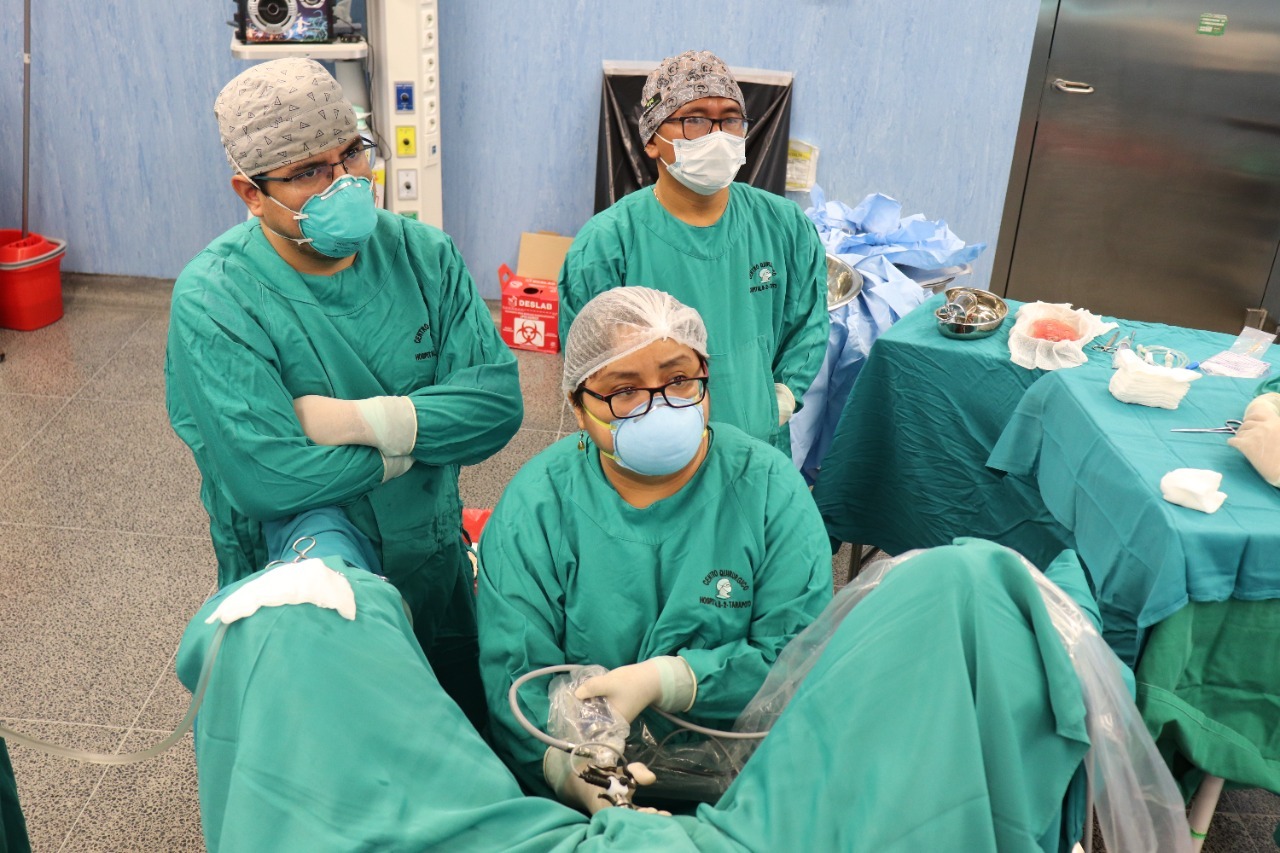 Realizan intervención de alto riesgo a paciente con cáncer de vejiga